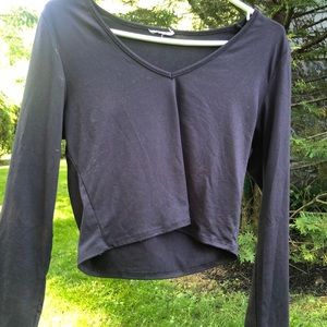 Long sleeve black crop top